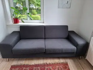 Velholdt sofa (3-personers) i slidstærkt materiale