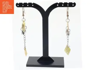 Øreringe med tassel og metalfirkanter (str. 7 x 2 cm)