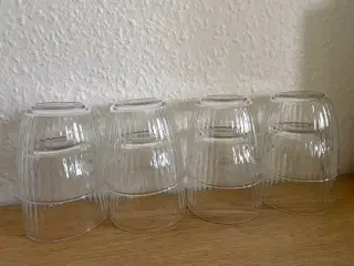 Byd! 8 vandglas