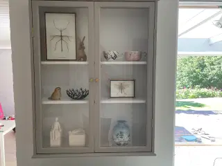 Vitrineskab med glaslåger