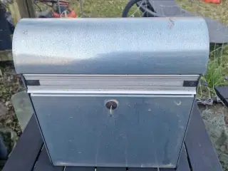 Postkasse i galvaniseret stål med nøgle 