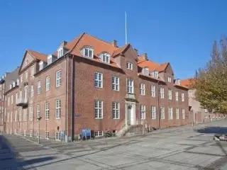 141 m2 herskabelig luksuriøs 4-værelses lejlighed helt tæt på gågaden i Horsens.