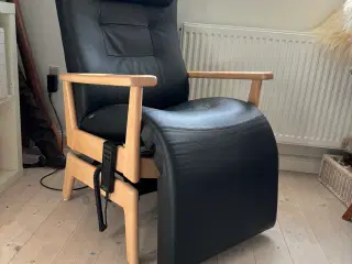 Farstrup stol med elbetjening/læder
