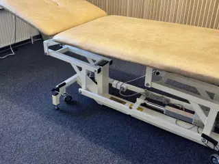 Behandler briks med el