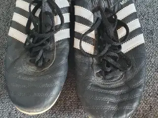 Adidas fodbold støvler str 45 1/2