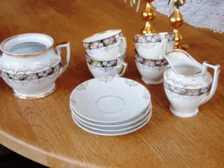 4 antikke porcelænsmoccakopper m/tilbehø