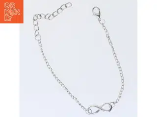 Sølvfarvet armbånd (str. 23,5 cm)