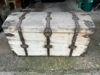 Stor gammel kiste