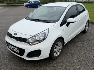 Kia Rio 2012 med anhængertræk 