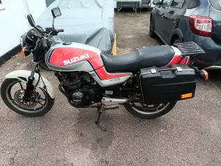 Suzuki gsx 250 nysynet med plader 