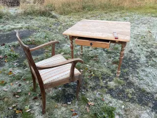 Spisebord / skrivebord