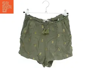 Shorts med ananasprint fra H&M (str. 152)