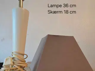 Hvid lampe med grå skærm 