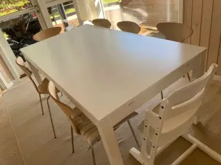 IKEA spisebord, hvid med 2 udtræksplade og 3 stole