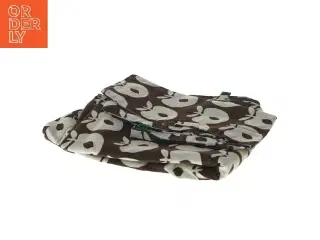 Sengetøj med æblemønster fra Småfolk (str. 40x45 og 70x100 cm)