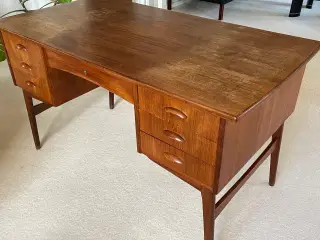 Skrivebord i teak