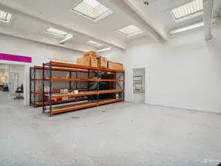 Lager/opbevaring 141 m2 med god placering