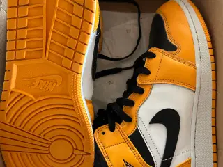 Sneakers sko
