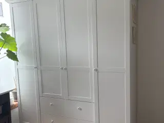 Smukt skab søger ny ejer