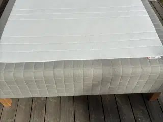 Boksmadras, Skårer fra Ikea