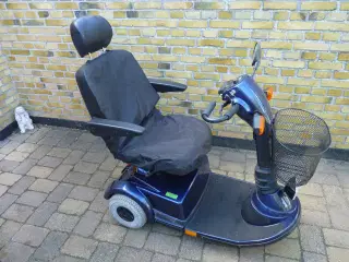 El Scooter på 3 hjul, velholdt med nye batterier. 
