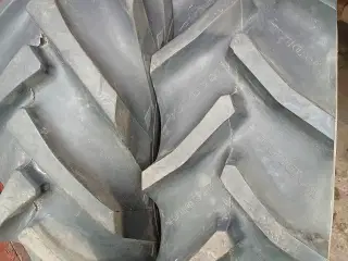 Traktor dæk. Sælges samlet.