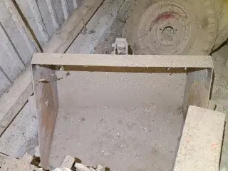 - - - - - - med gyrobeslag