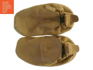 Babysko i læder fra Pom Pom (str. 21)