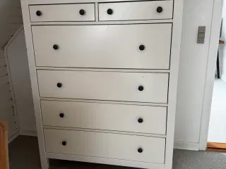 Rummelig Ikea kommode 