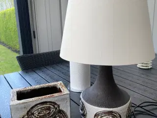 Keramiklampe og en krukke