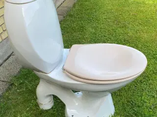 Brugt toilet med toiletbræt