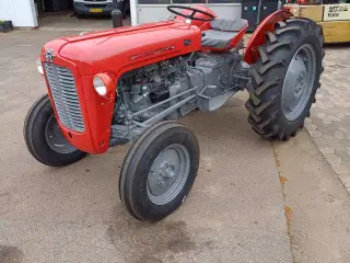 Mf traktor 