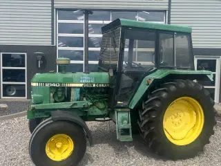 John Deere 2140