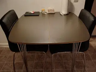 Spisebord med 2 stole laminat mål 86×89