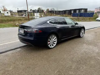 Tesla Model S - P85