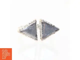 Sølvfarvet ring med sten (str. 50 mm)