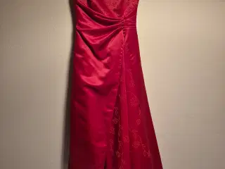 Smuk rød selskabskjole