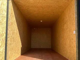 Containere sælges 