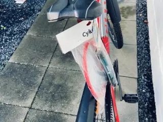 MTB. Giant. 27,5" Hjul, 41cm. stel, 24 gear