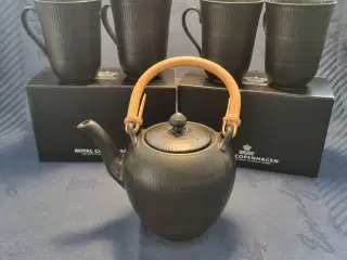 Royal Copenhagen, Sort Riflet tekande og krus