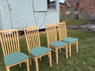 spisebord med 4 stole 
