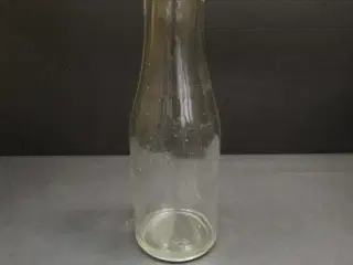 Mælkeflaske Klar - Fællesflasken lavet fra 1930 - 1/4 L. - Med orginal kapsel - Uden skår.
