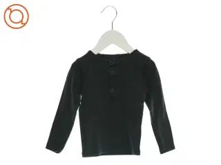 Langærmet bluse fra Pomp de Lux (str. 92)