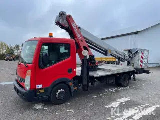 Varebil Nissan F24 med Palfinger PA20T lift