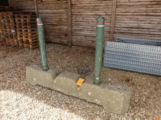 BETONKLODS / HOF