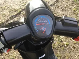 El scooter  VGA tres 25 km kun kørt 250 km fra ny 