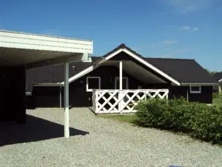 Dejligt sommerhus  til 6 personer  ved Bork havn