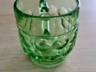 Barnekrus med krone monogram i bunden, fra Fyens G