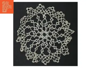 Kniplet lysedug / mellemlægsserviet (str. Ikke angivet)