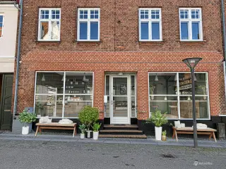 velegnet til Take away- Brødudsalg- Blomsterforretning